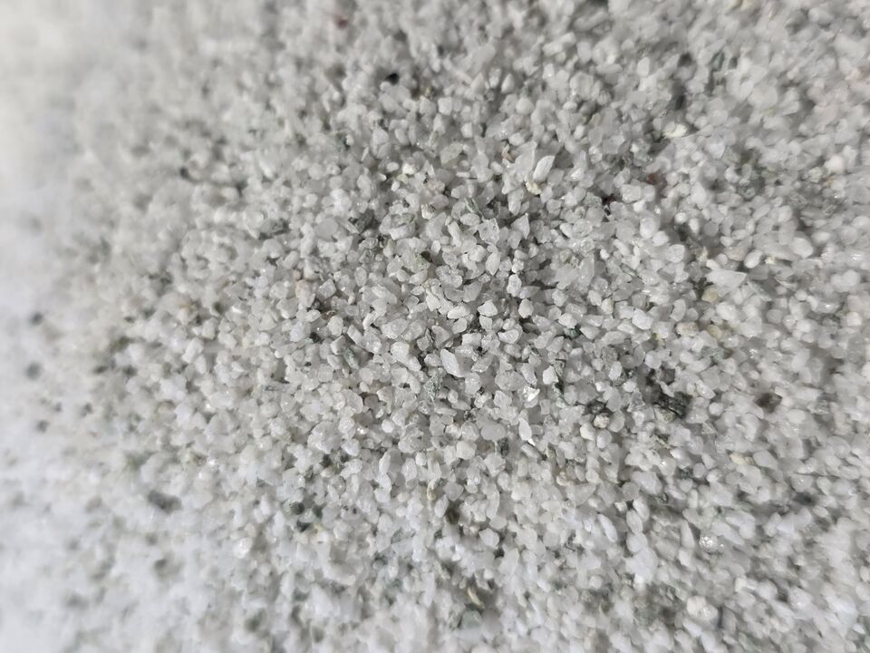 QFS2A fine grey speck quartz filter sand